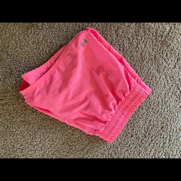 Under Armor Short, Size Medium - Picture 6 of 6